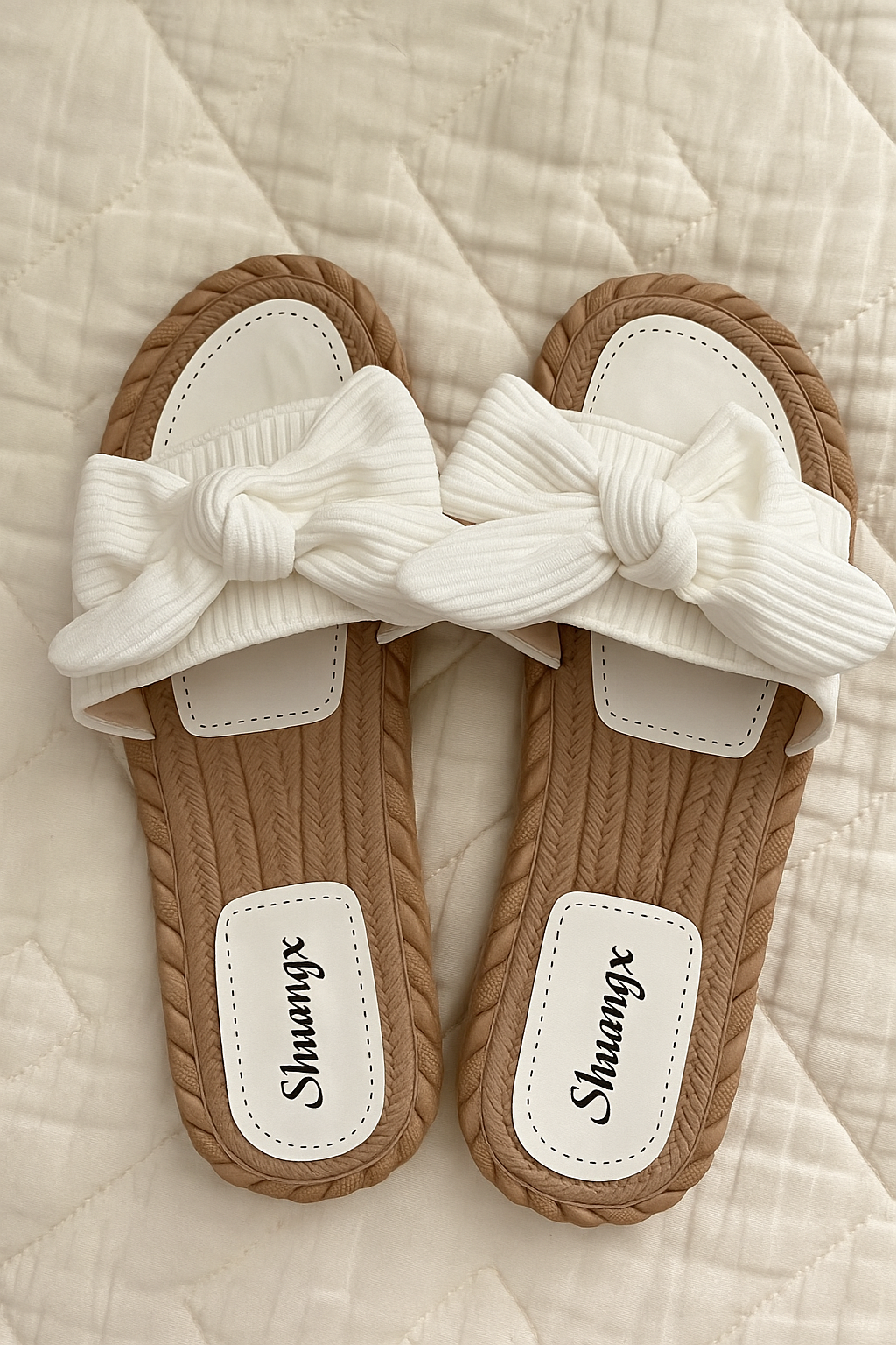 Claquettes avec noeud