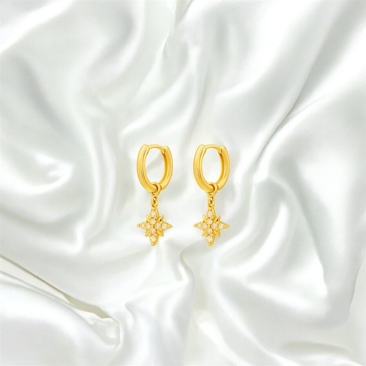 Boucles d’oreilles créoles avec étoile strassée - Acier inoxydable