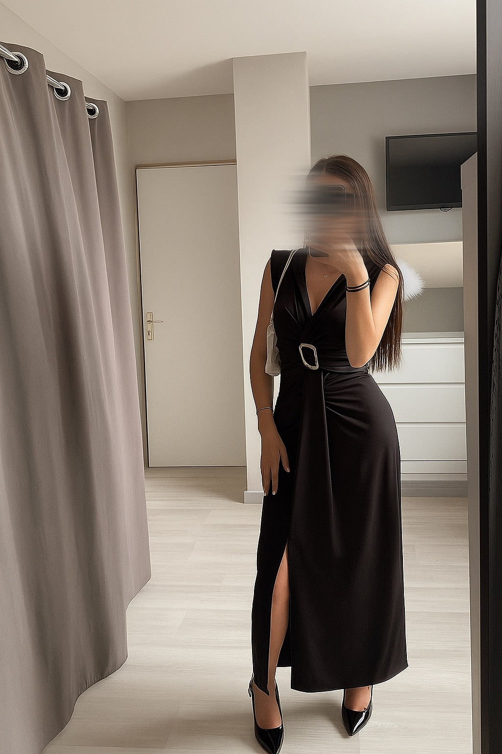 Robe chic fendue avec anneau